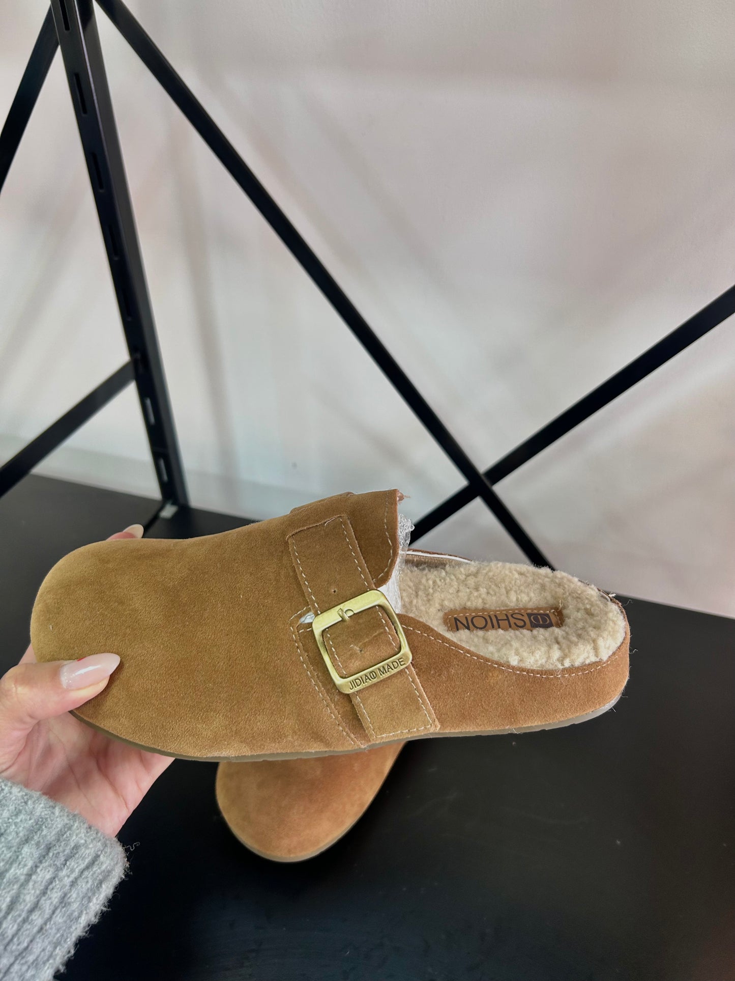 Zuecos Corderito - MARRÓN