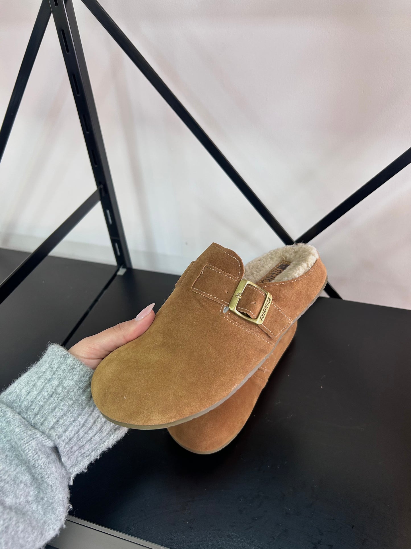 Zuecos Corderito - MARRÓN