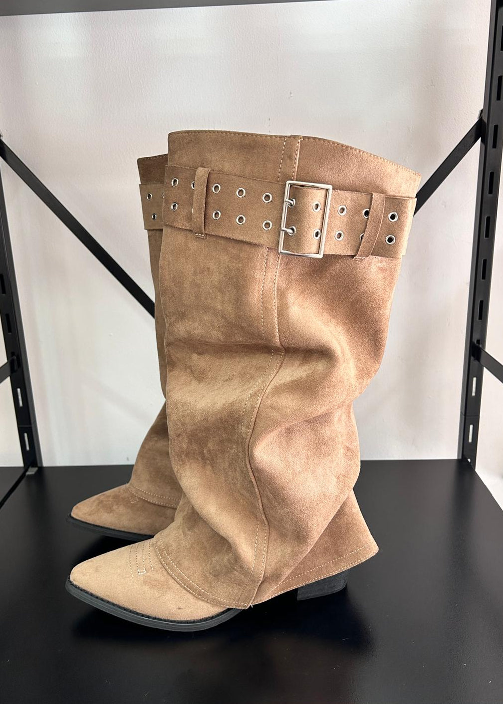 Botas Cow Hebilla - BEIGE
