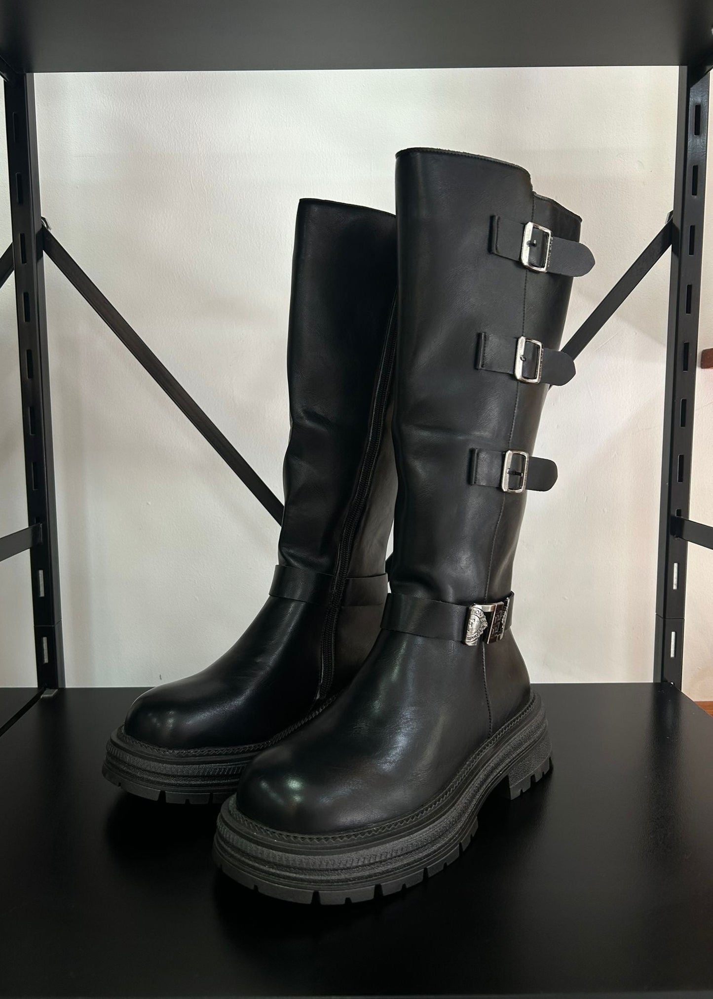 Botas Bikerboots Mujer - TRES HEBILLAS NEGRAS