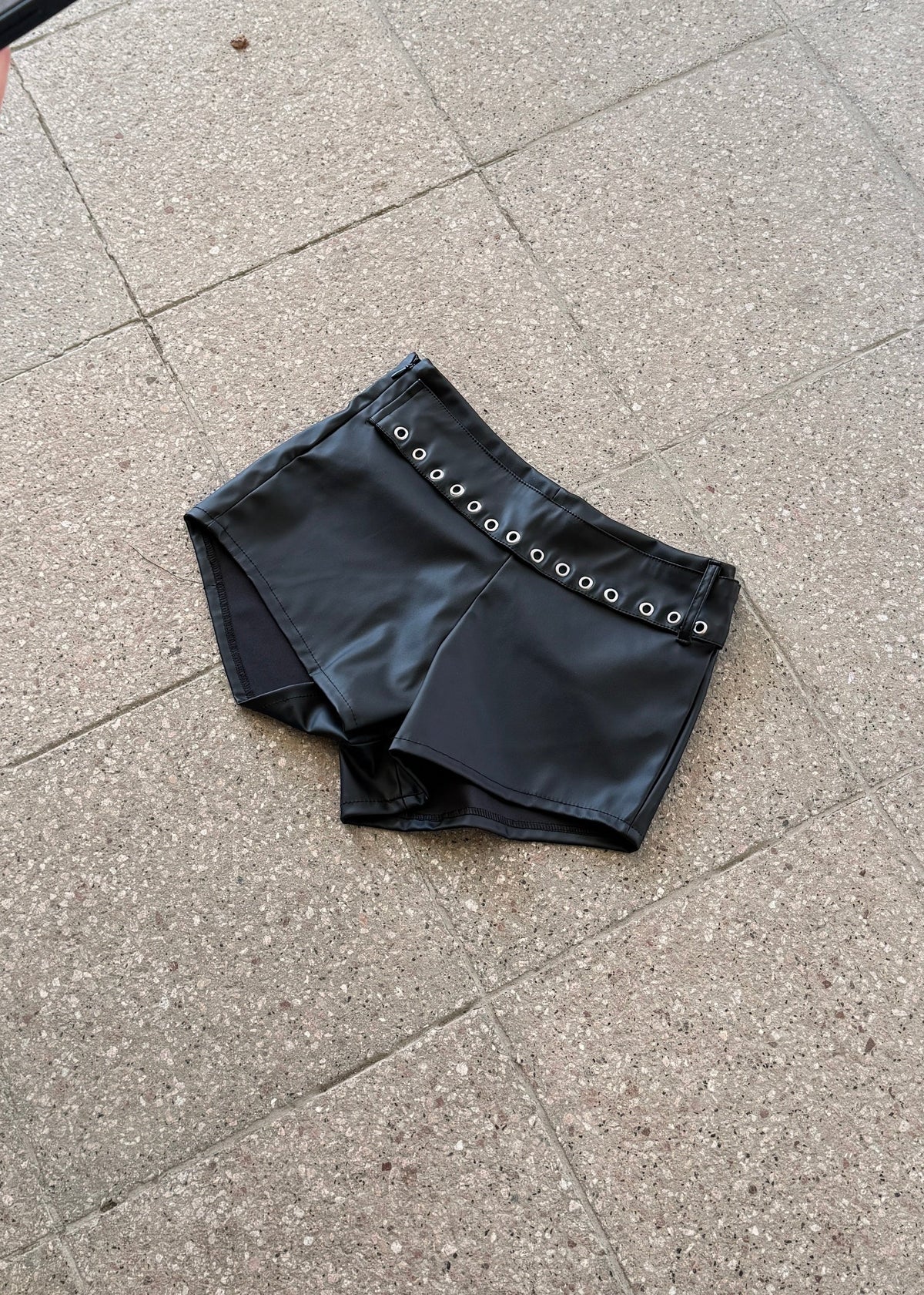 Short Tiro Bajo - Engomado  con cinturón