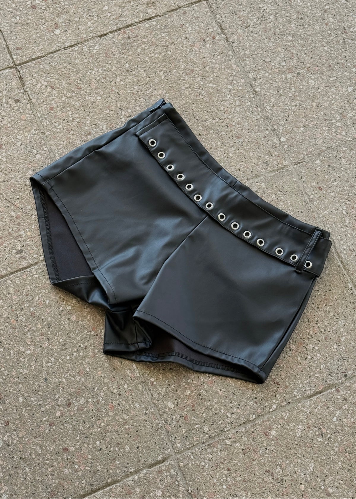 Short Tiro Bajo - Engomado  con cinturón