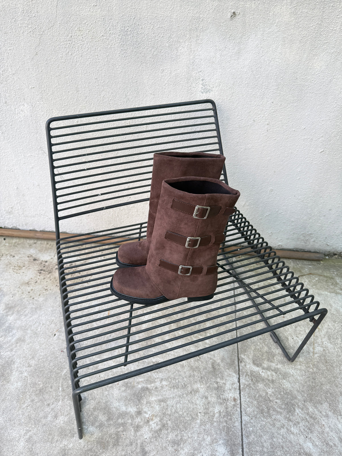Botas Mujer Marron Gamuza con hebillas Punta Cuadrada