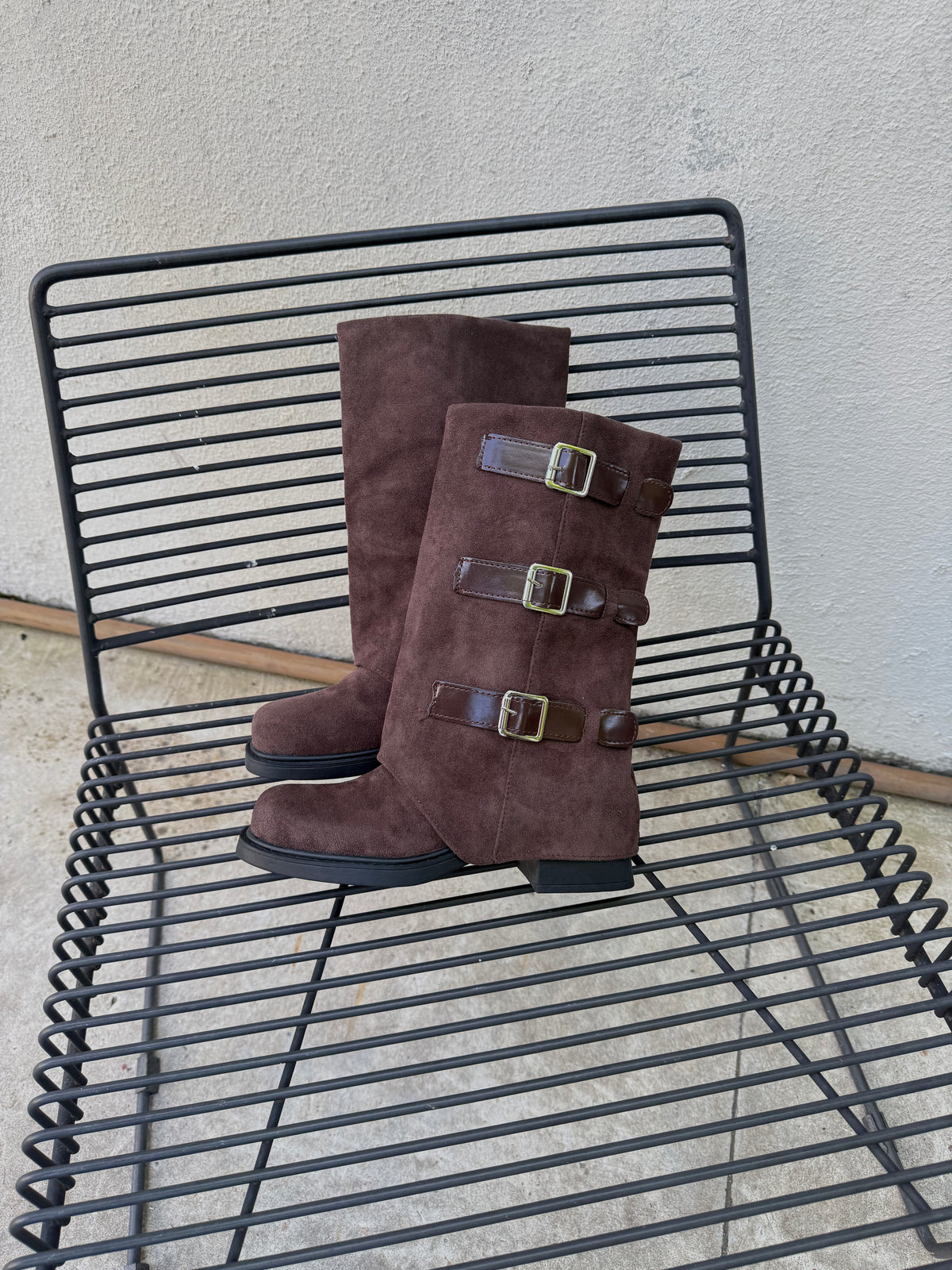 Botas Mujer Marron Gamuza con hebillas Punta Cuadrada