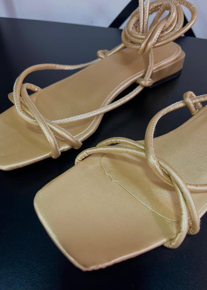 Sandalias con tiras - Mujer Doradas