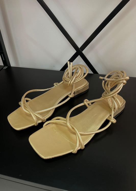 Sandalias con tiras - Mujer Doradas