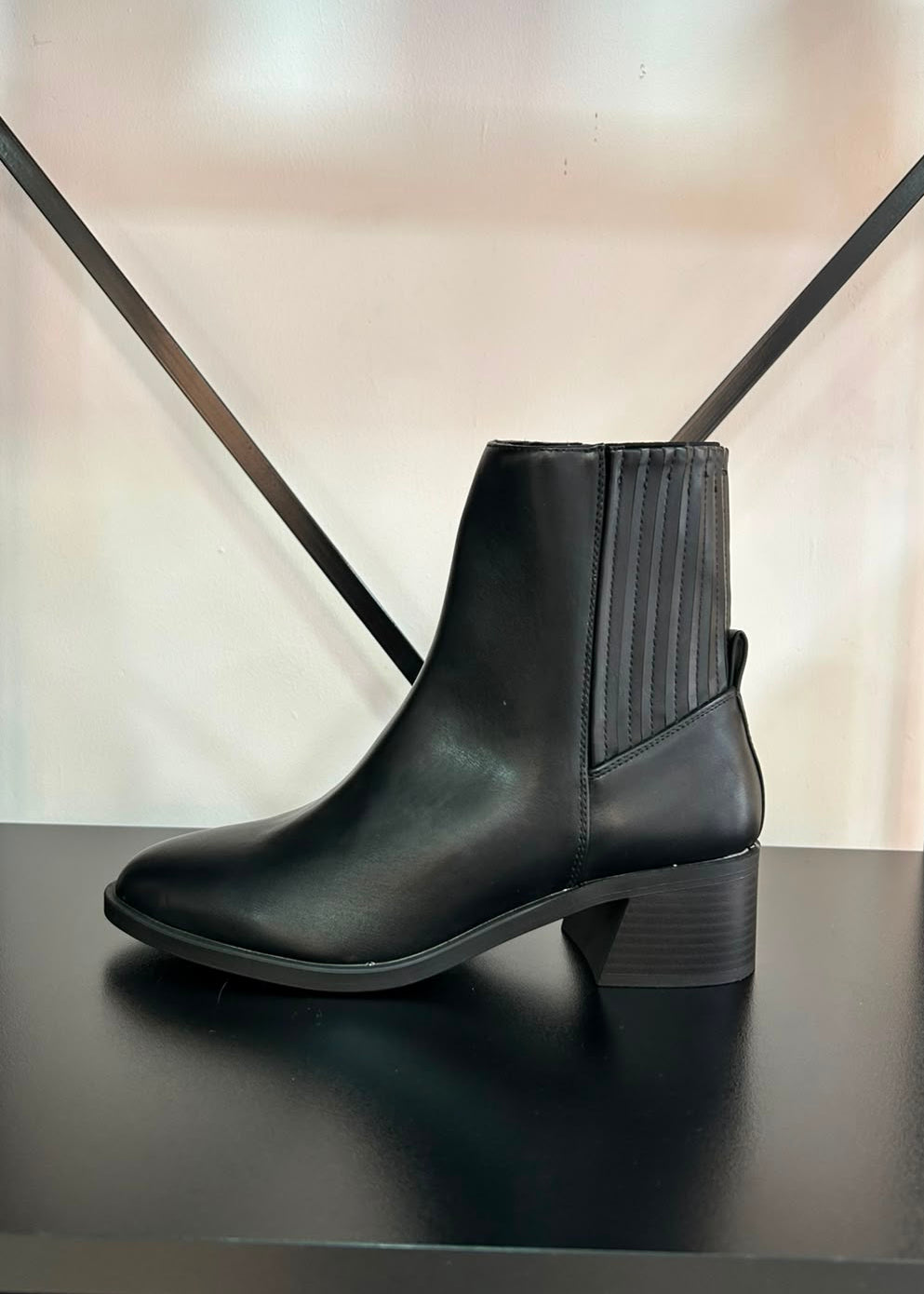Botas Cortas en Punta - NEGRAS