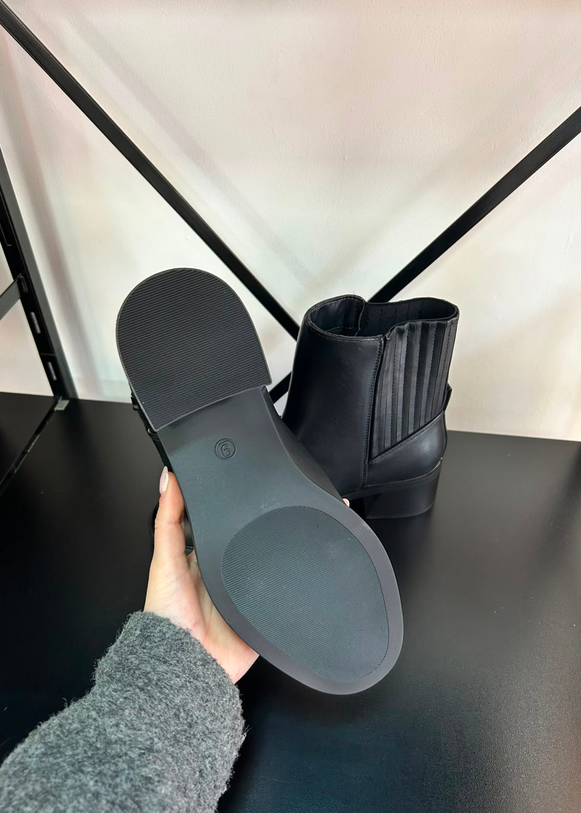 Botas Cortas en Punta - NEGRAS