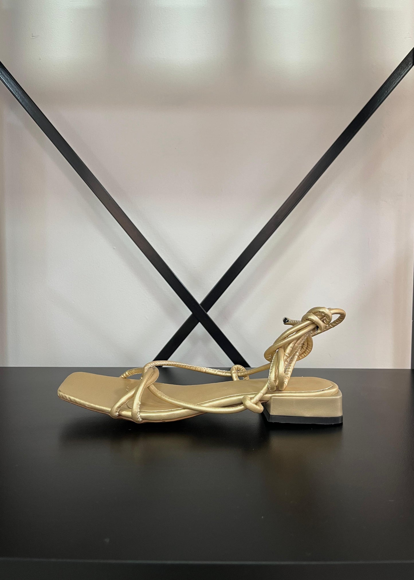 Sandalias con tiras - Mujer Doradas
