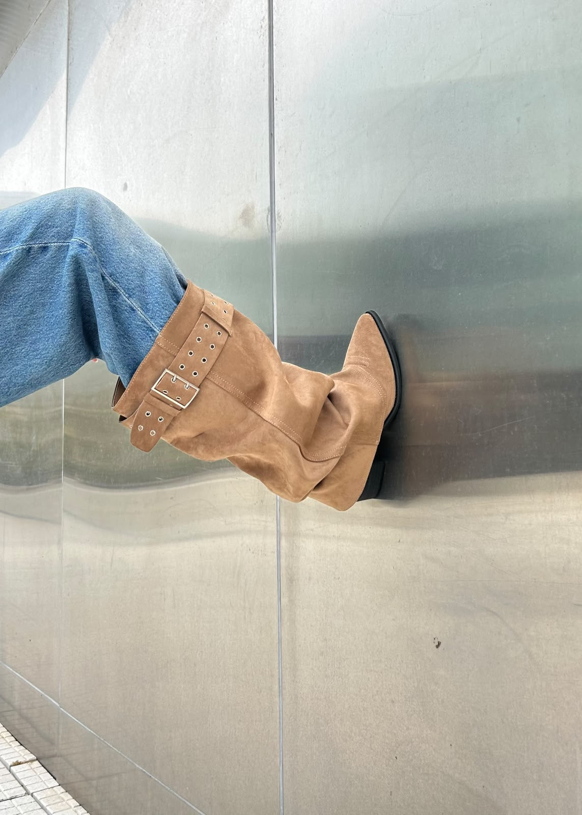 Botas Cow Hebilla - BEIGE