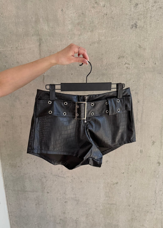 Short Tiro Bajo Engomado - NEGRO CON CINTO