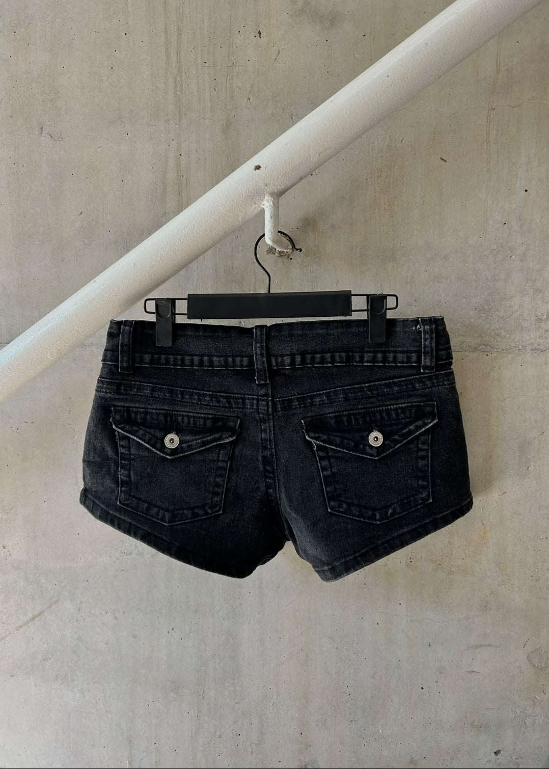 Micro Short Tiro Bajo Bolsillos - NEGRO