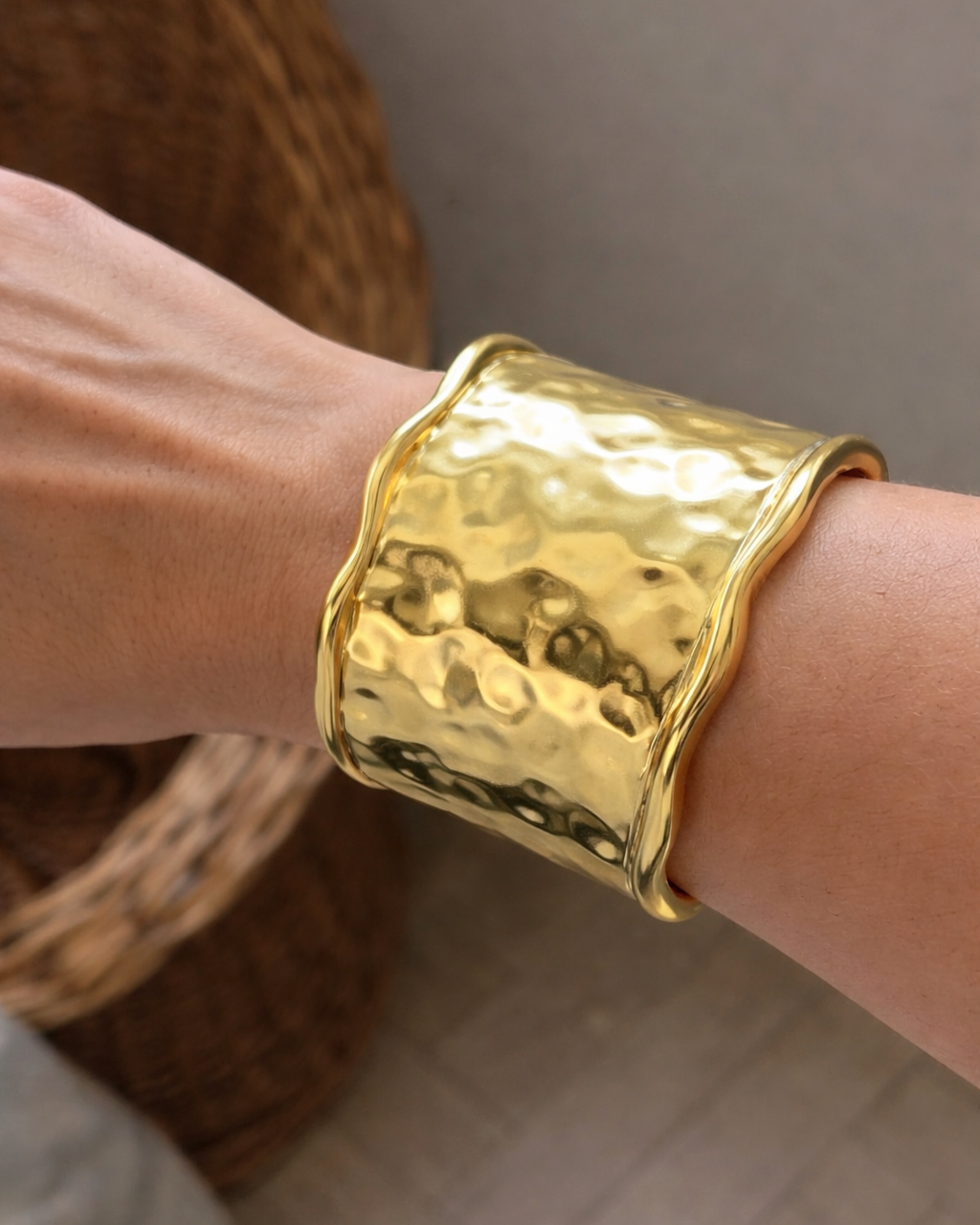 PULSERA BRAZALETE METÁLICA - Dorada