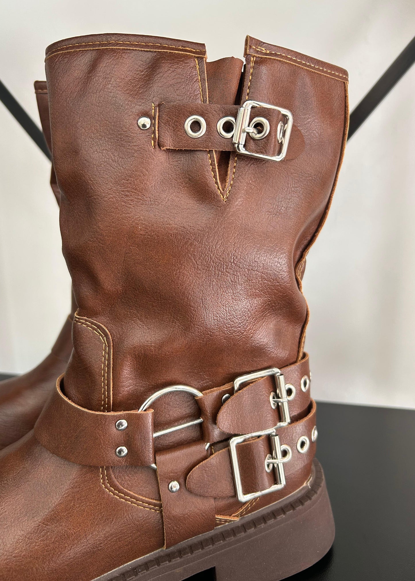 Biker Tendencia Corta - MARRÓN
